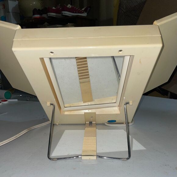 Vintage Remington True-To-Light LM-8 Lighted Makeup Mirror 3-Way Tri-Fold Works - Picture 8 of 9